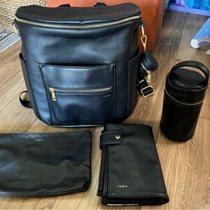 Fawn Design OG Diaper Bag (Black) + Accessories
